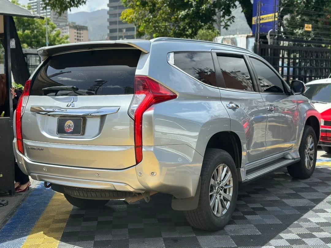 2019 Mitsubishi Montero Sport — foto 8