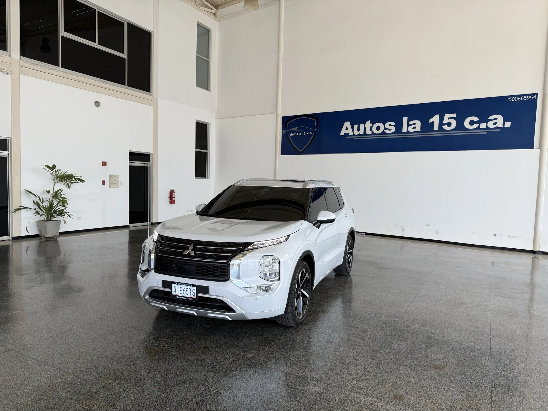 2025 Mitsubishi Outlander GLS full equipo — foto 2