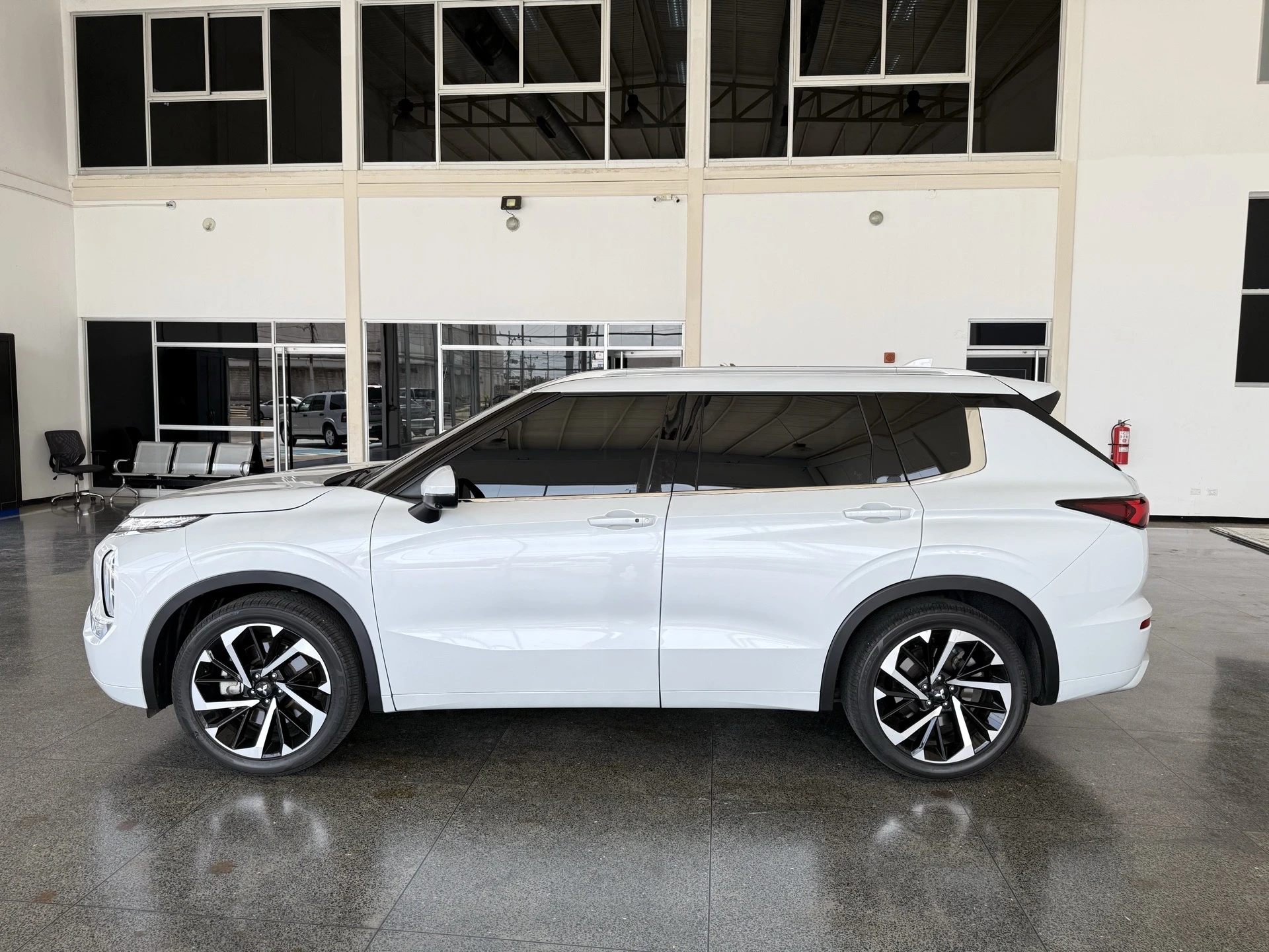 2025 Mitsubishi Outlander GLS full equipo — foto 3