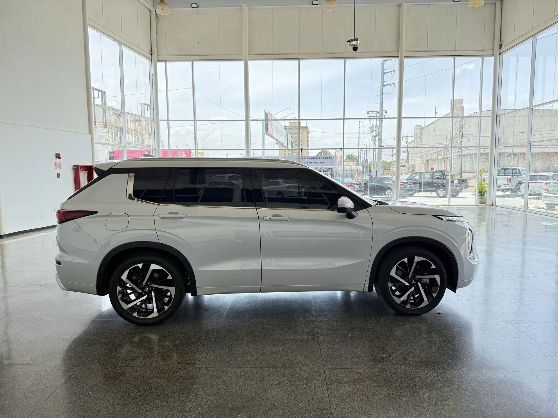 2025 Mitsubishi Outlander GLS full equipo — foto 4