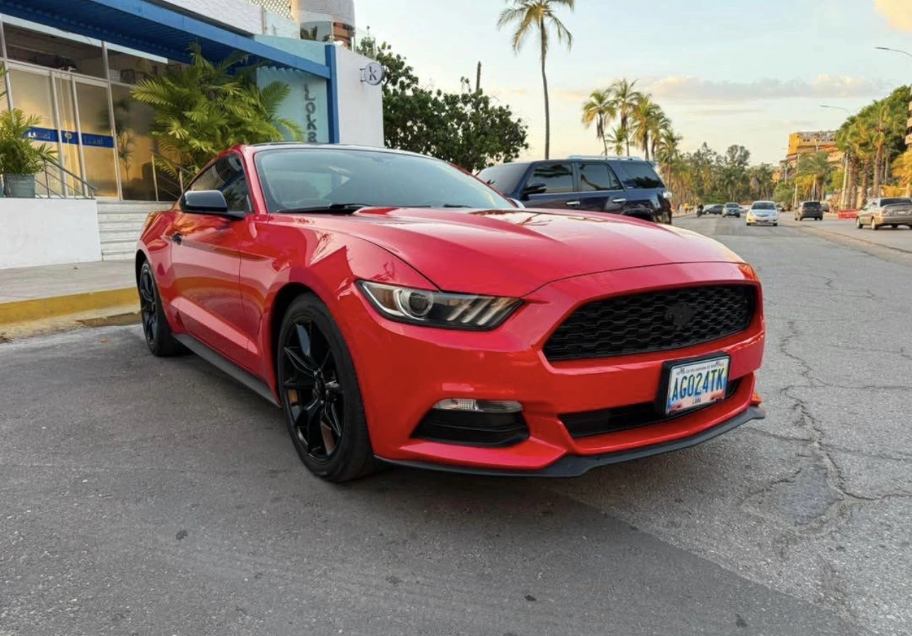 2016 Ford Mustang V6 — foto 2