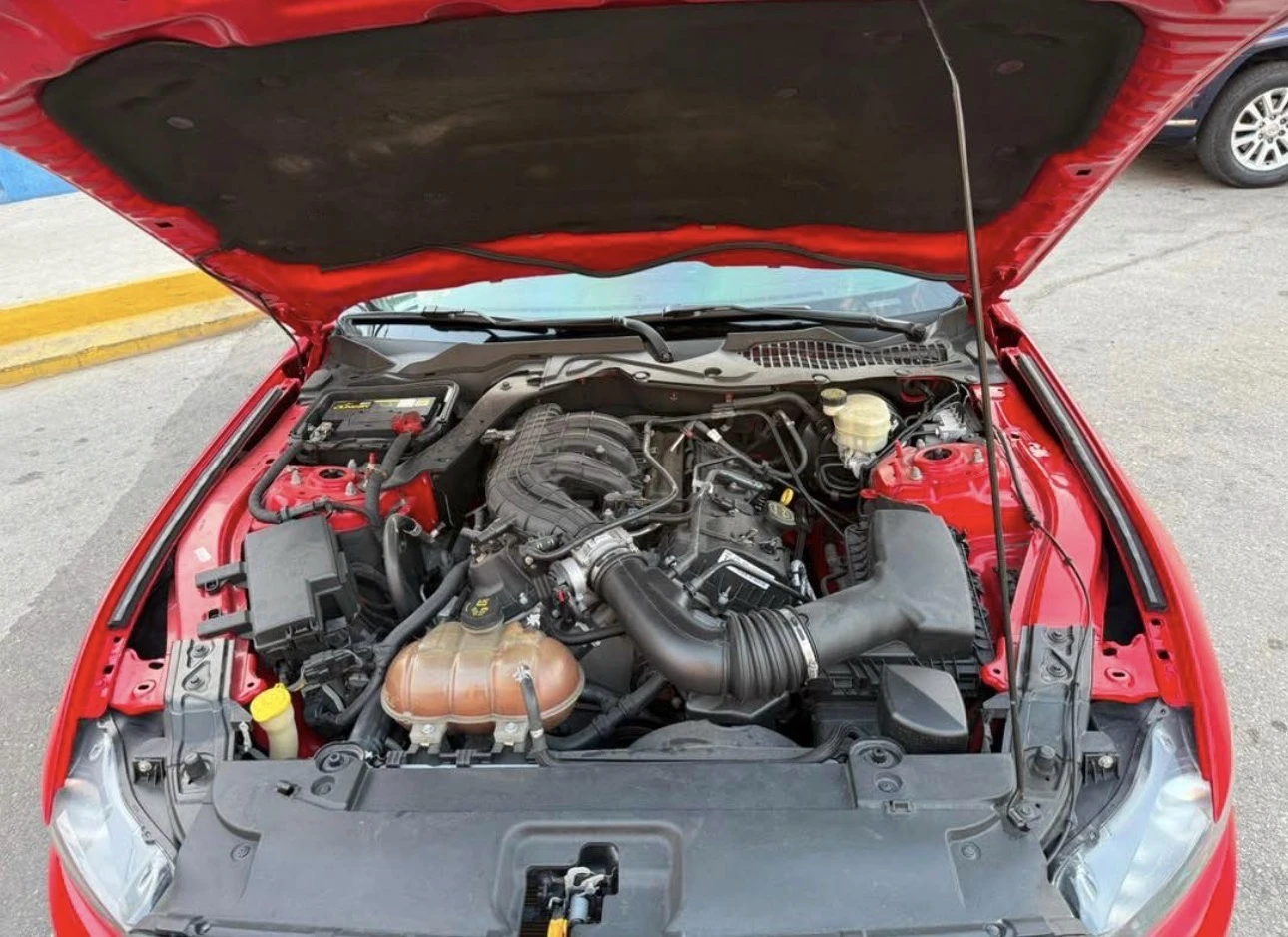 2016 Ford Mustang V6 — foto 5
