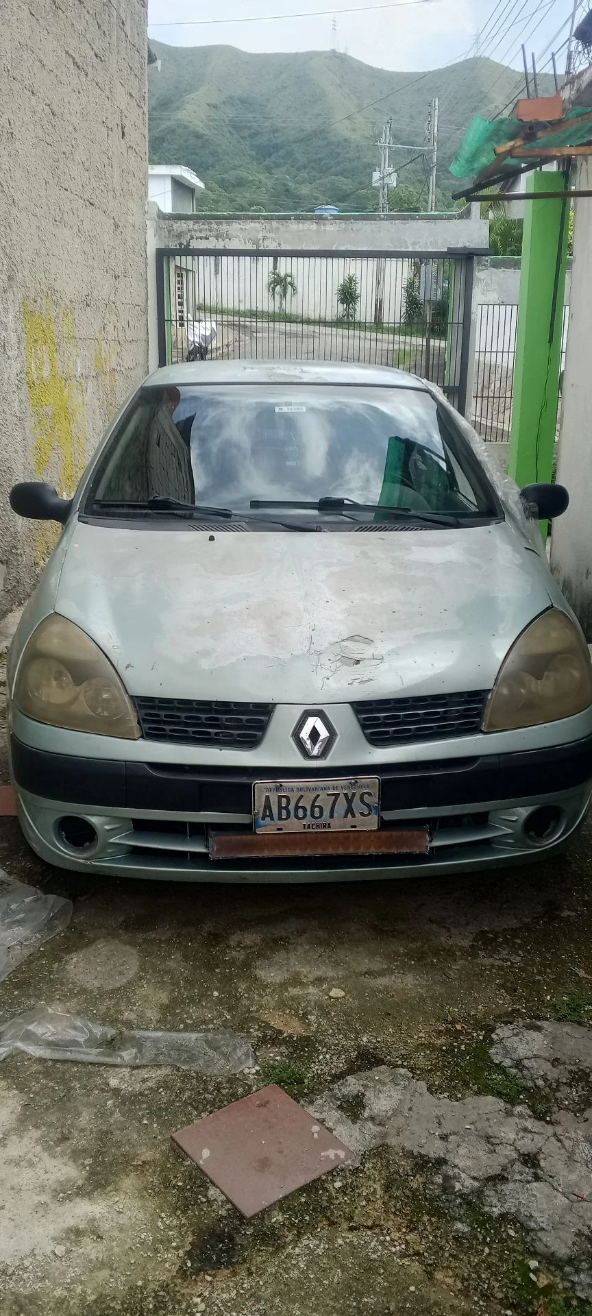 2005 Renault Clio Sedán — foto 2