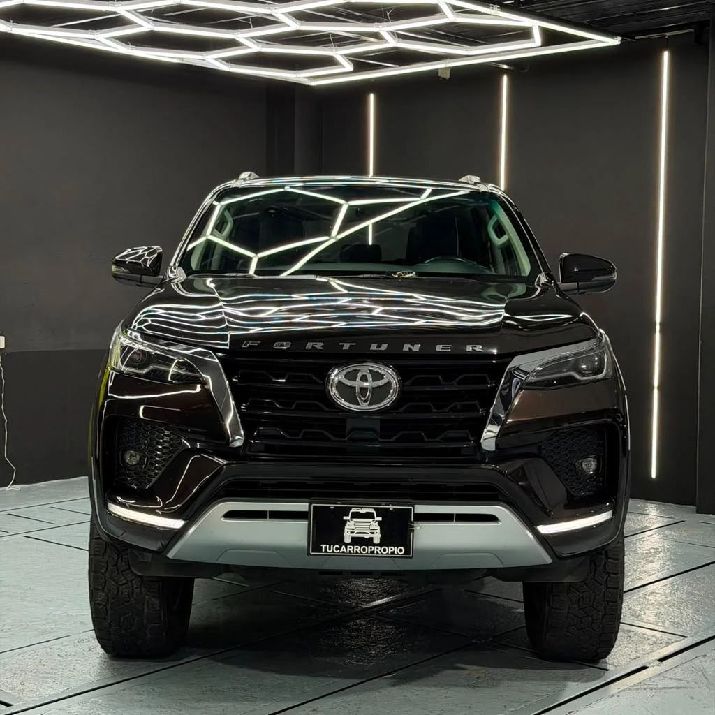 2023 Toyota Fortuner Dubai VXR+ — foto 10