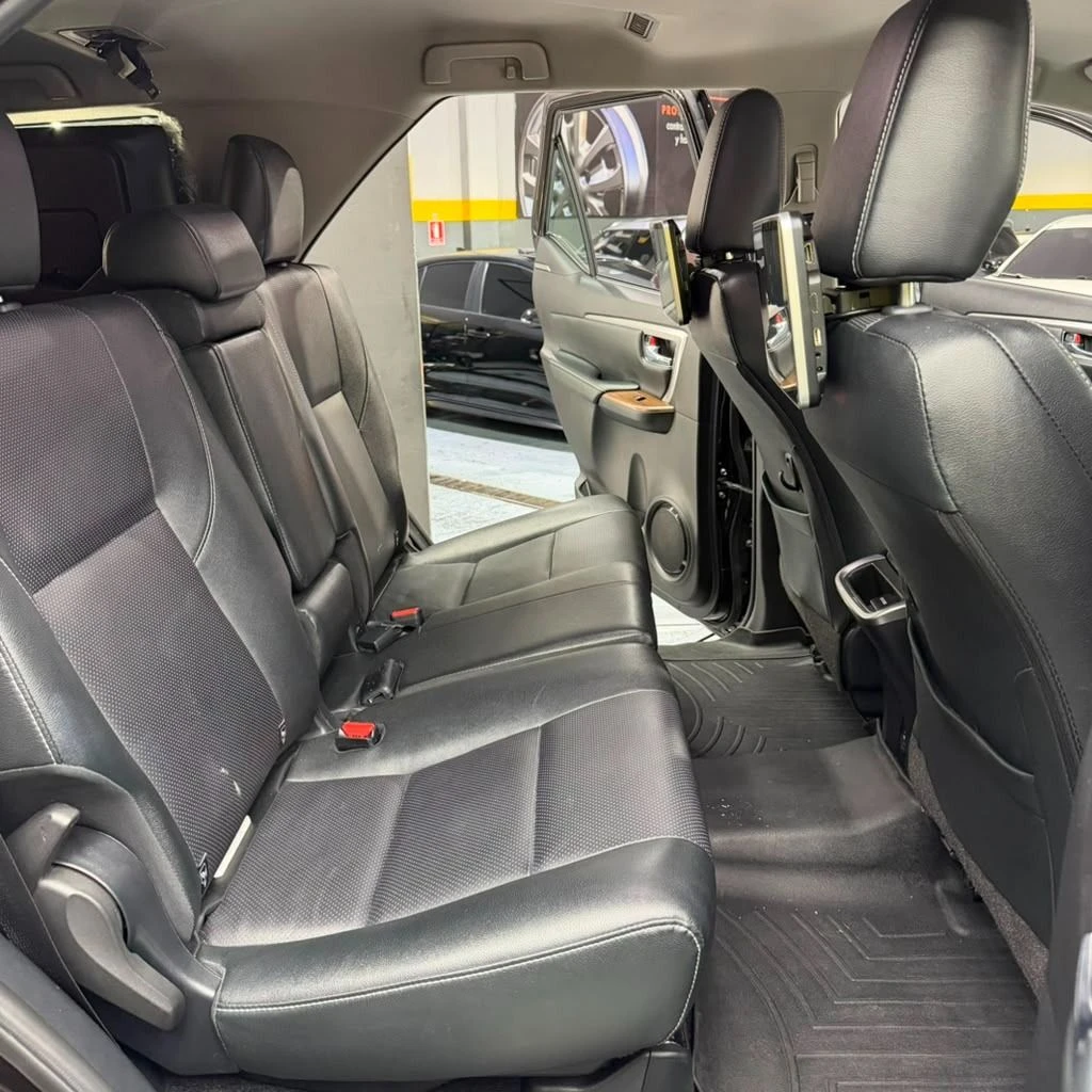 2023 Toyota Fortuner Dubai VXR+ — foto 16
