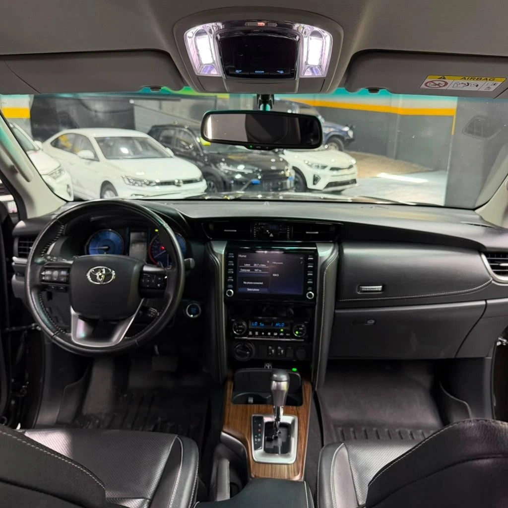 2023 Toyota Fortuner Dubai VXR+ — foto 13