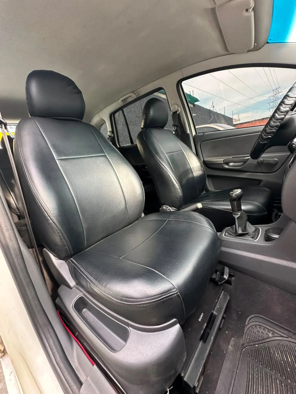 2013 Volkswagen Spacefox Sedan — foto 10
