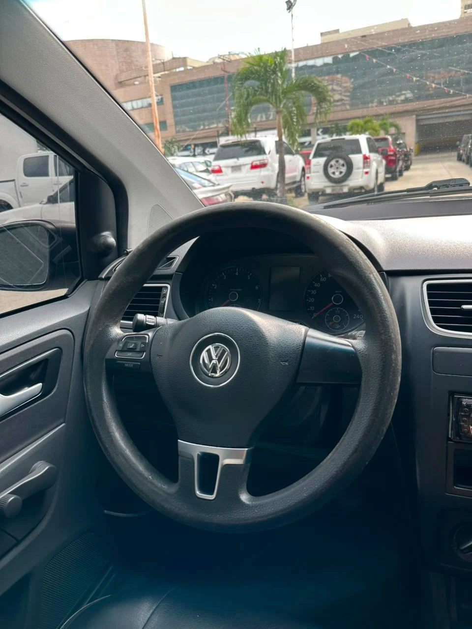 2013 Volkswagen Spacefox Sedan — foto 13
