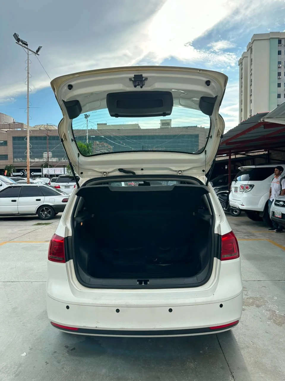 2013 Volkswagen Spacefox Sedan — foto 15