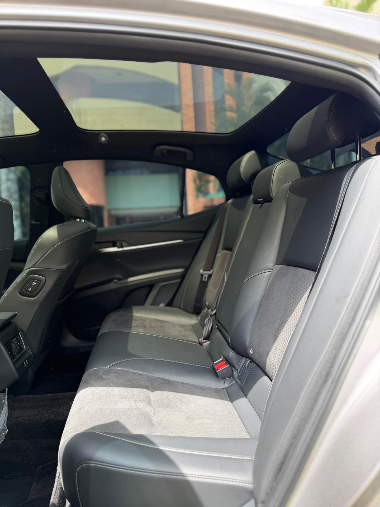 2025 Toyota Camry Sport — foto 3
