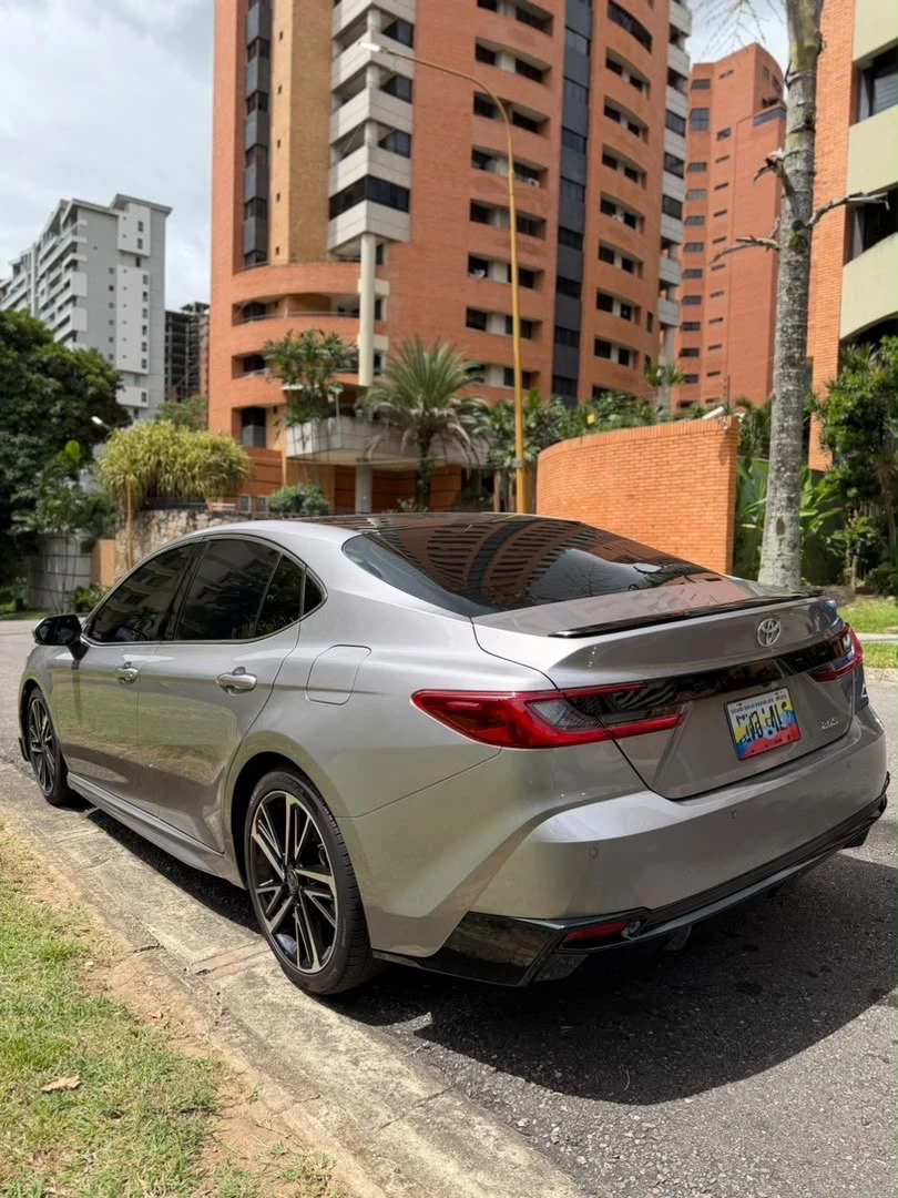 2025 Toyota Camry Sport — foto 5