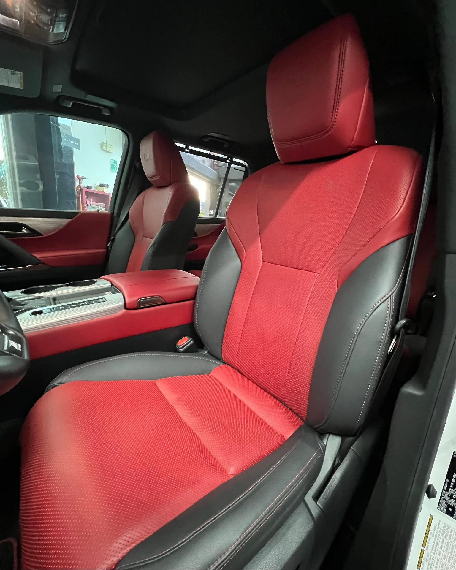 2025 Lexus LX 600 F Sport — foto 9