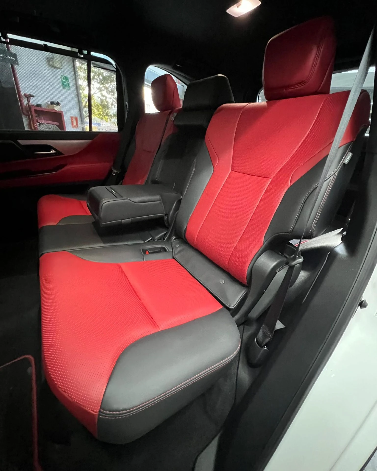2025 Lexus LX 600 F Sport — foto 11