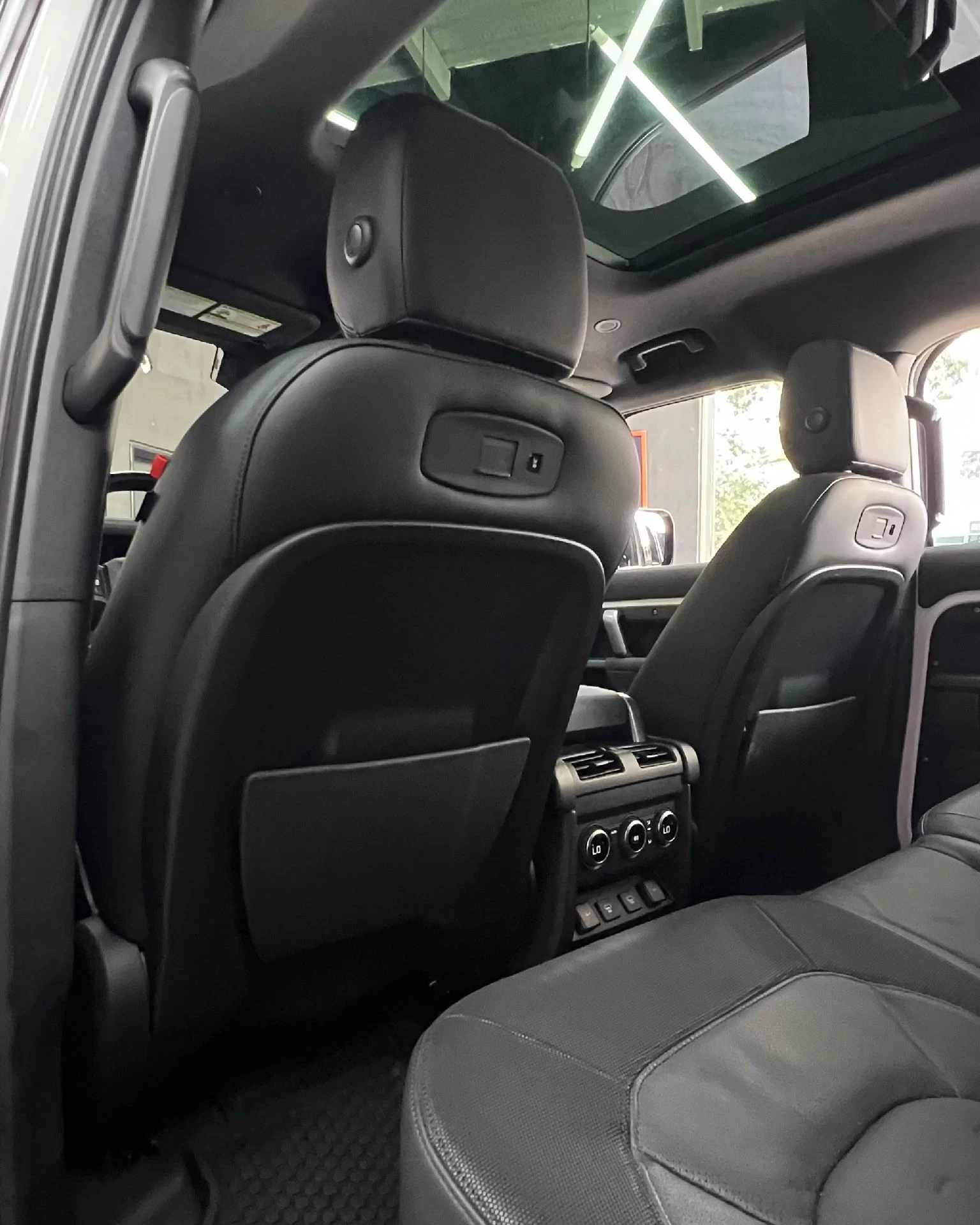 2022 Land Rover Defender P-400 SE Plump Edition — foto 13