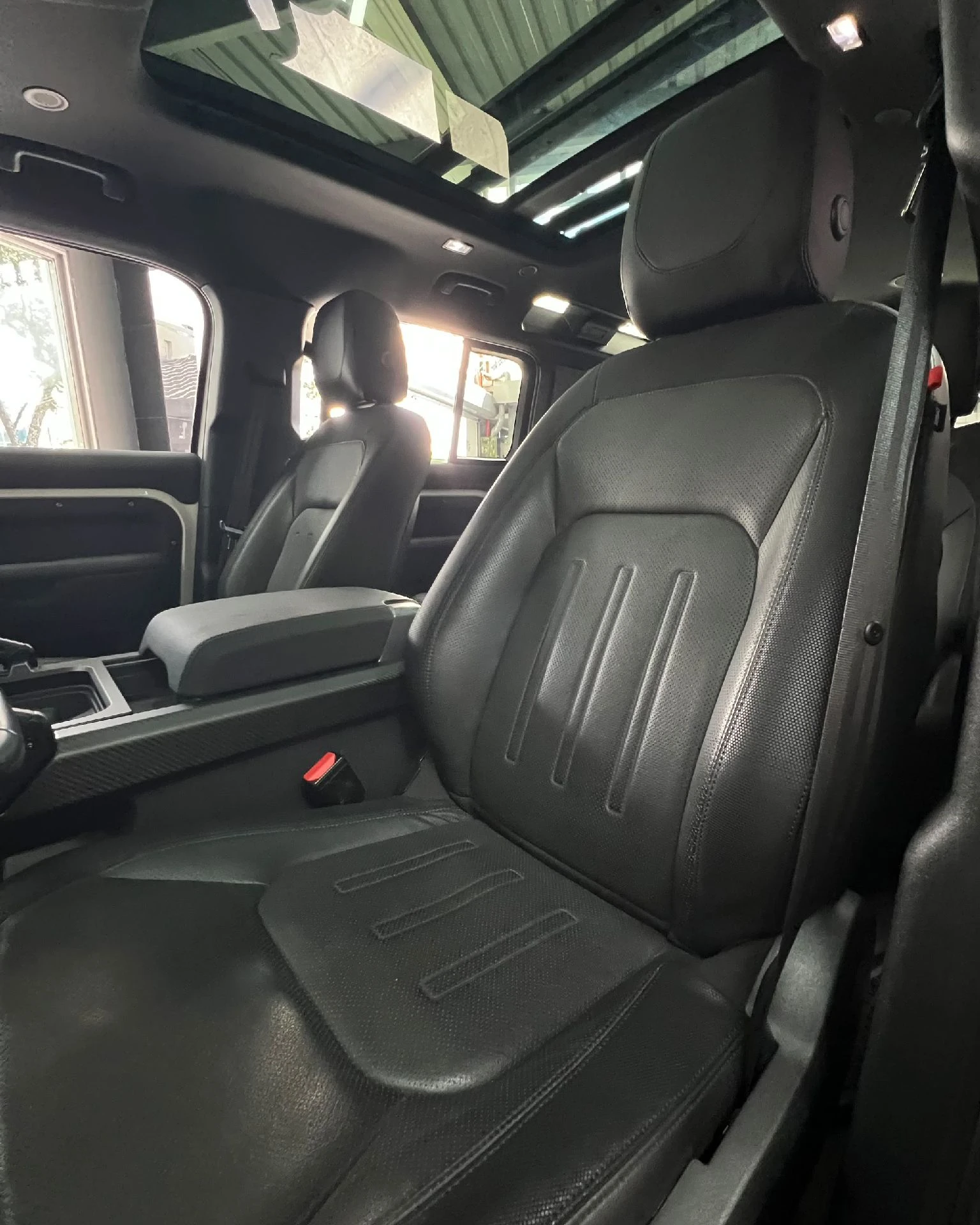 2022 Land Rover Defender P-400 SE Plump Edition — foto 12