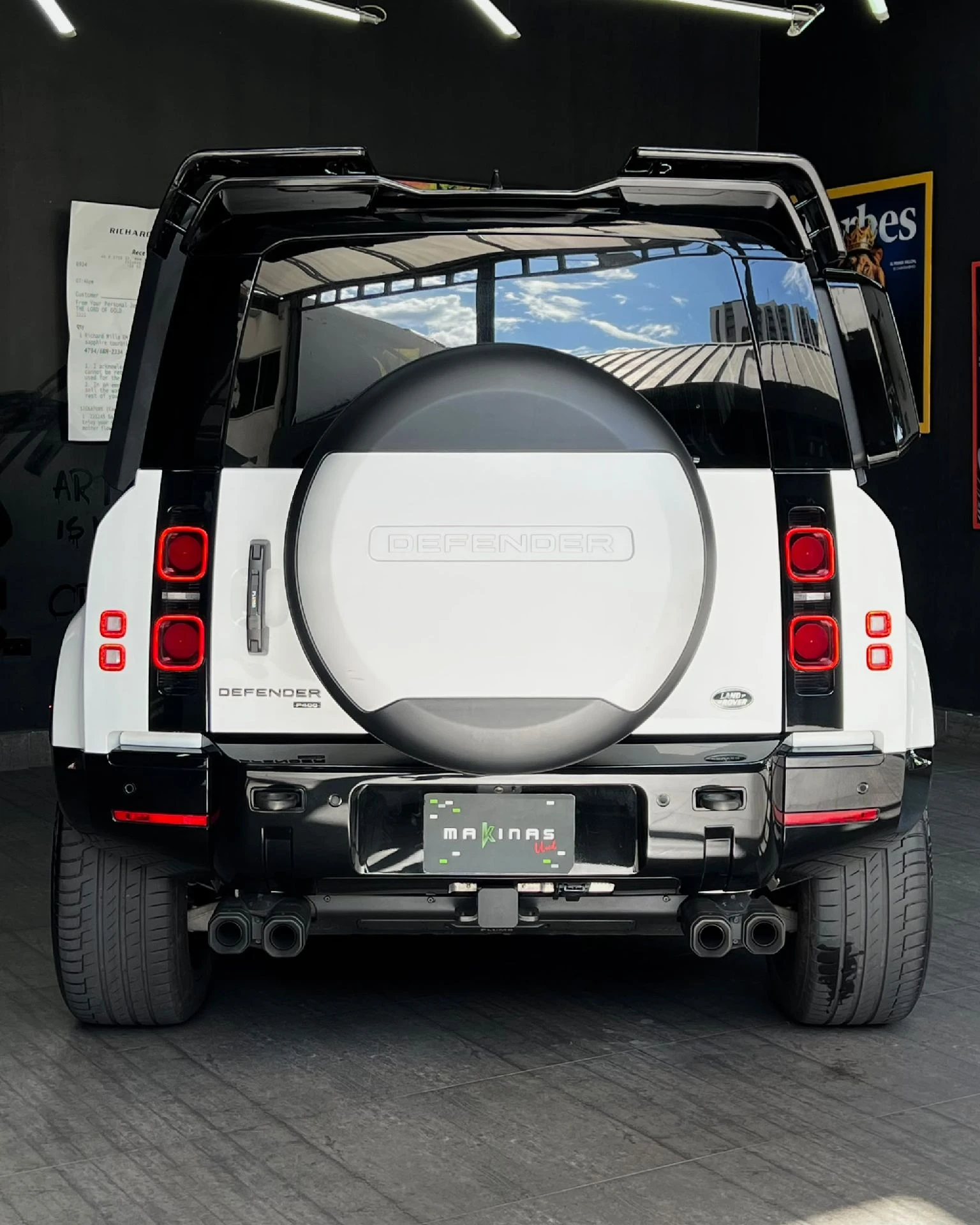 2022 Land Rover Defender P-400 SE Plump Edition — foto 16