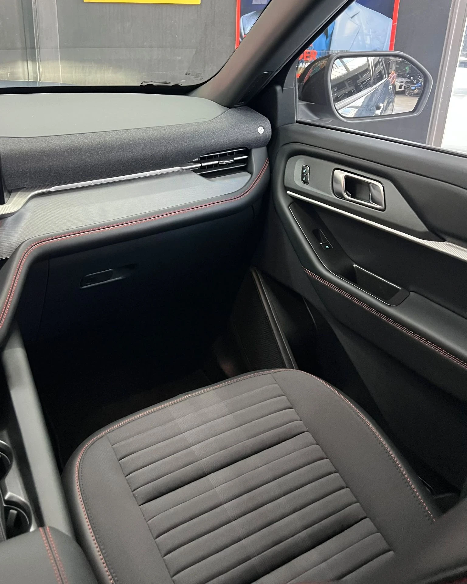 2025 Ford Explorer ST LINE — foto 9