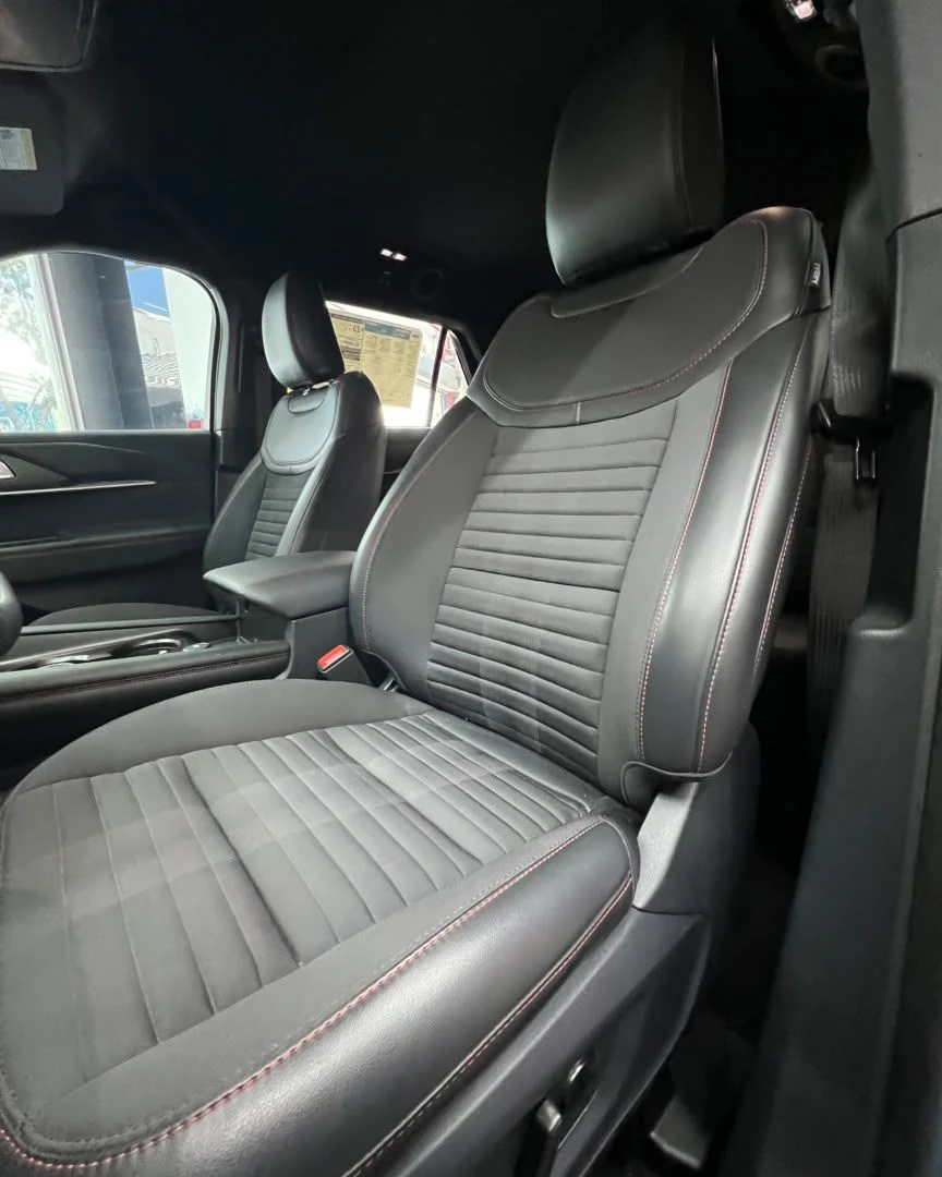 2025 Ford Explorer ST LINE — foto 12