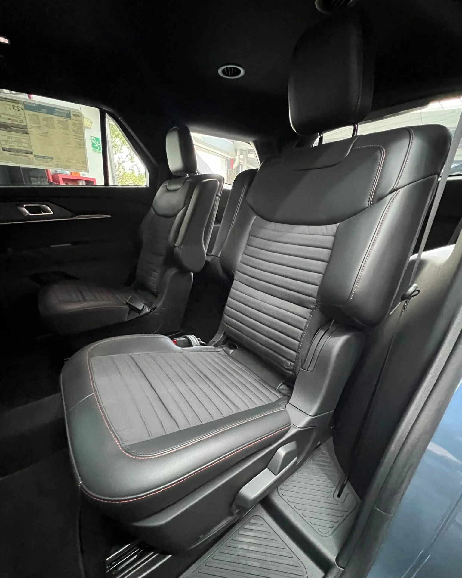 2025 Ford Explorer ST LINE — foto 14