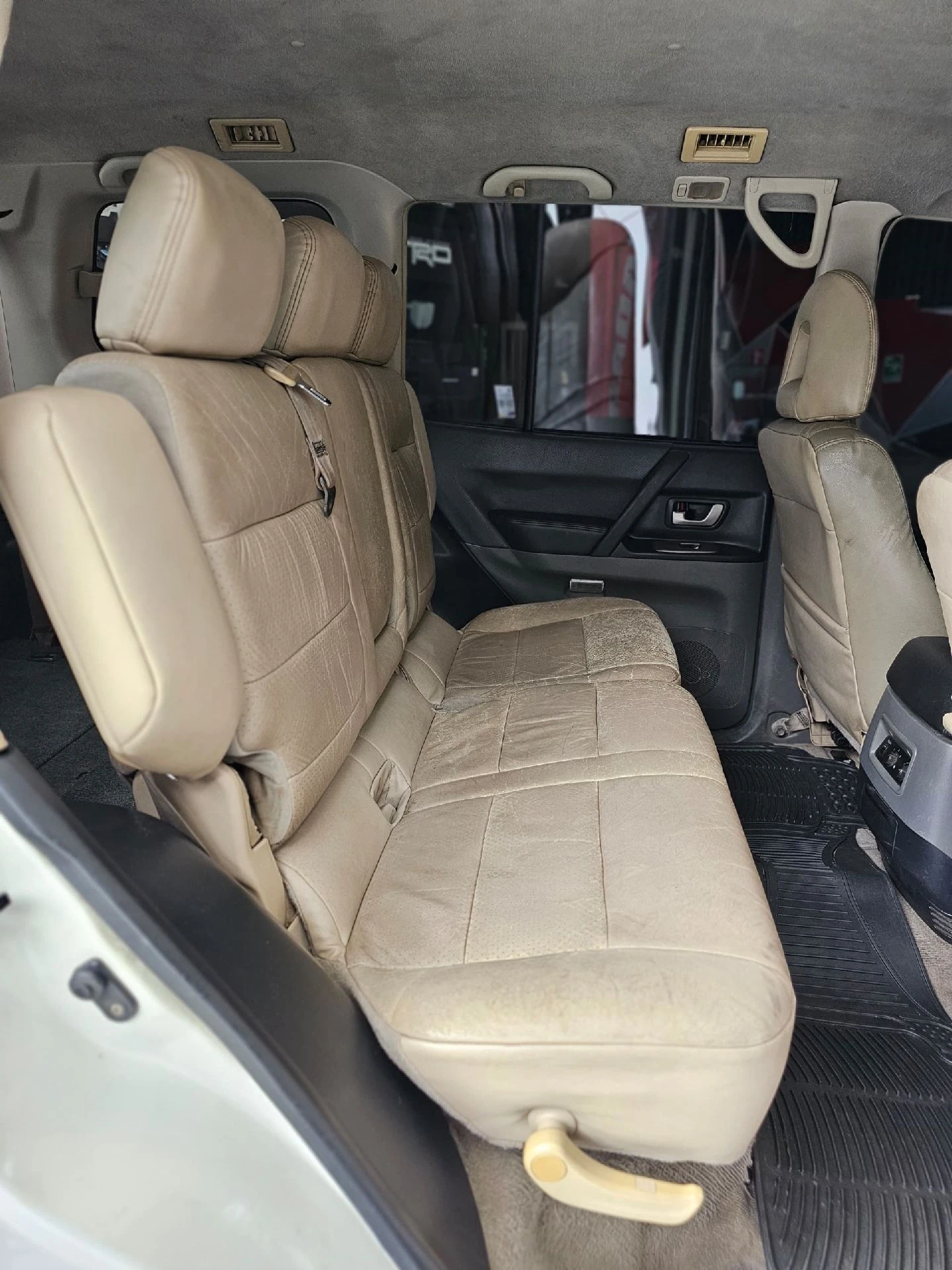 2005 Mitsubishi Montero Limited — foto 11