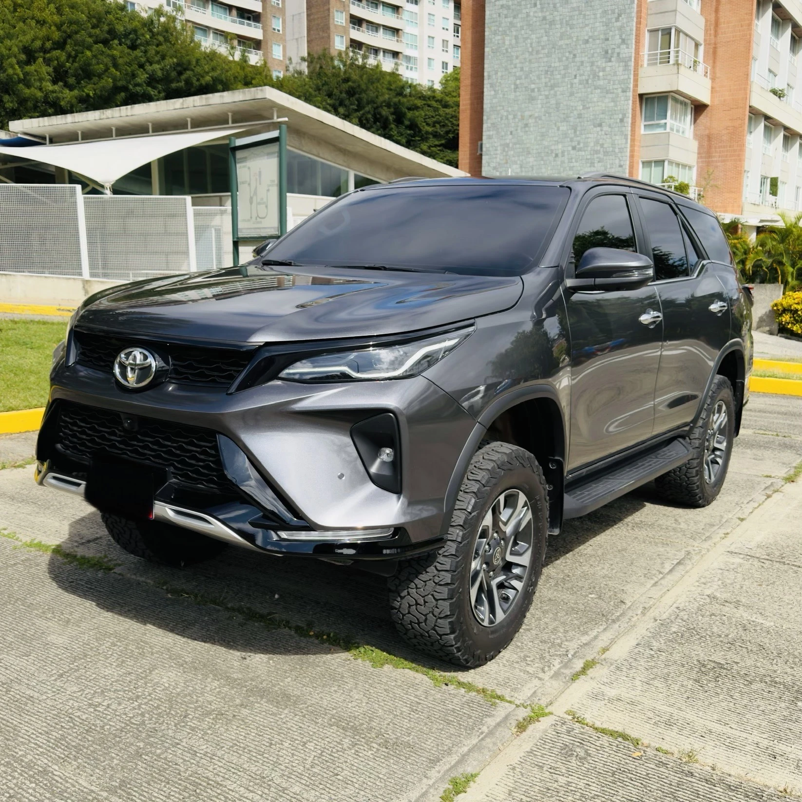 2025 Toyota Fortuner 4.0 SW4 Toyota de Venezuela — foto 2