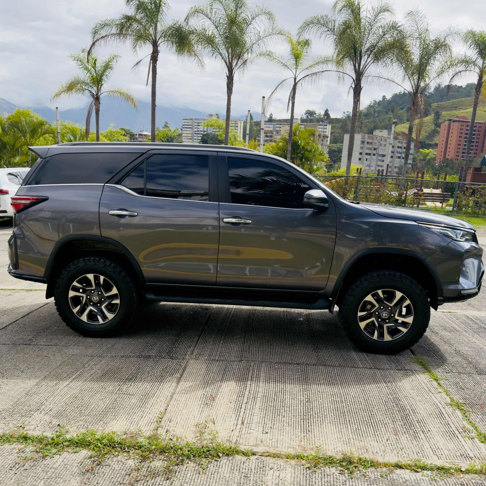 2025 Toyota Fortuner 4.0 SW4 Toyota de Venezuela — foto 5