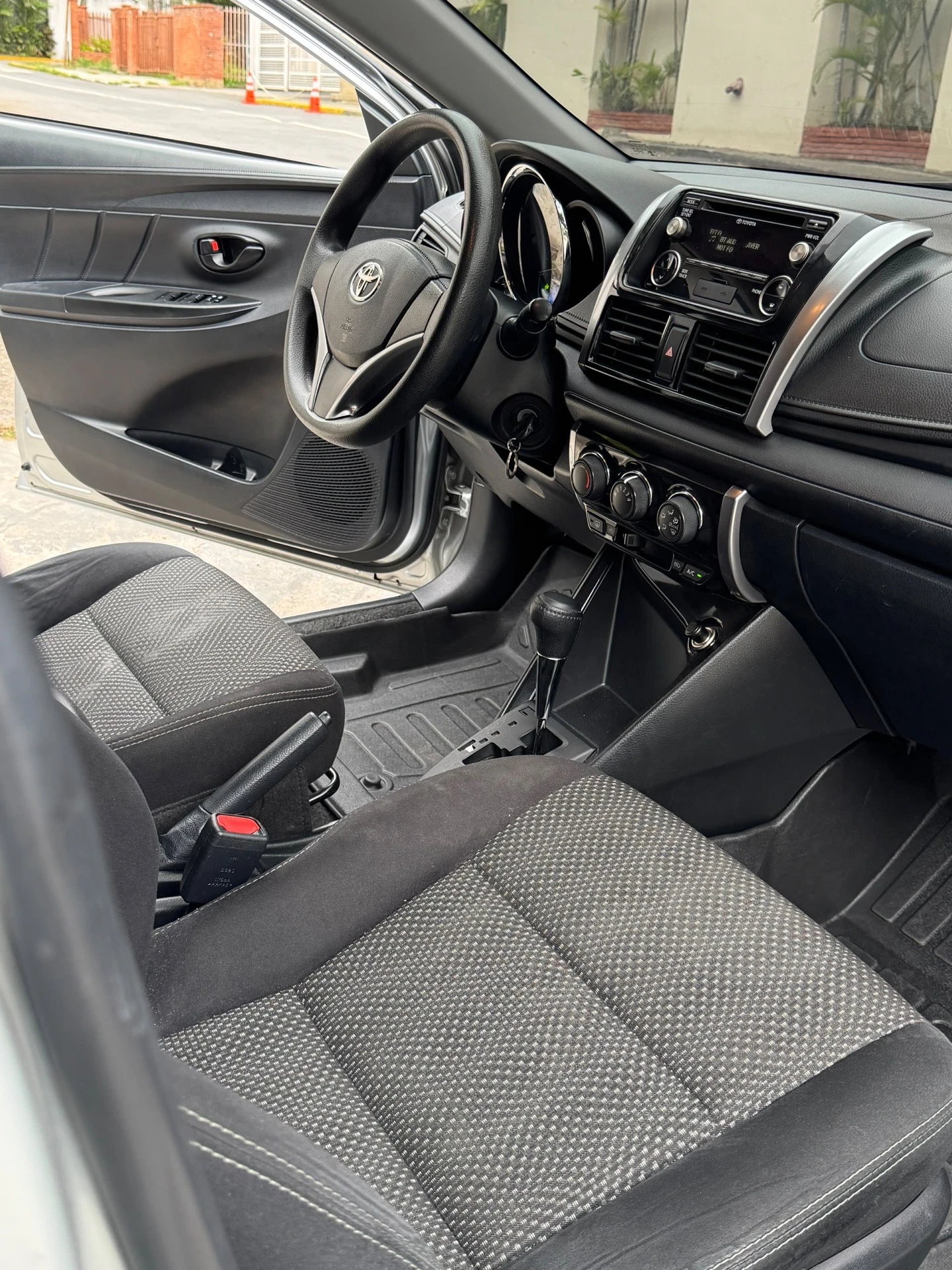 2017 Toyota Yaris — foto 9