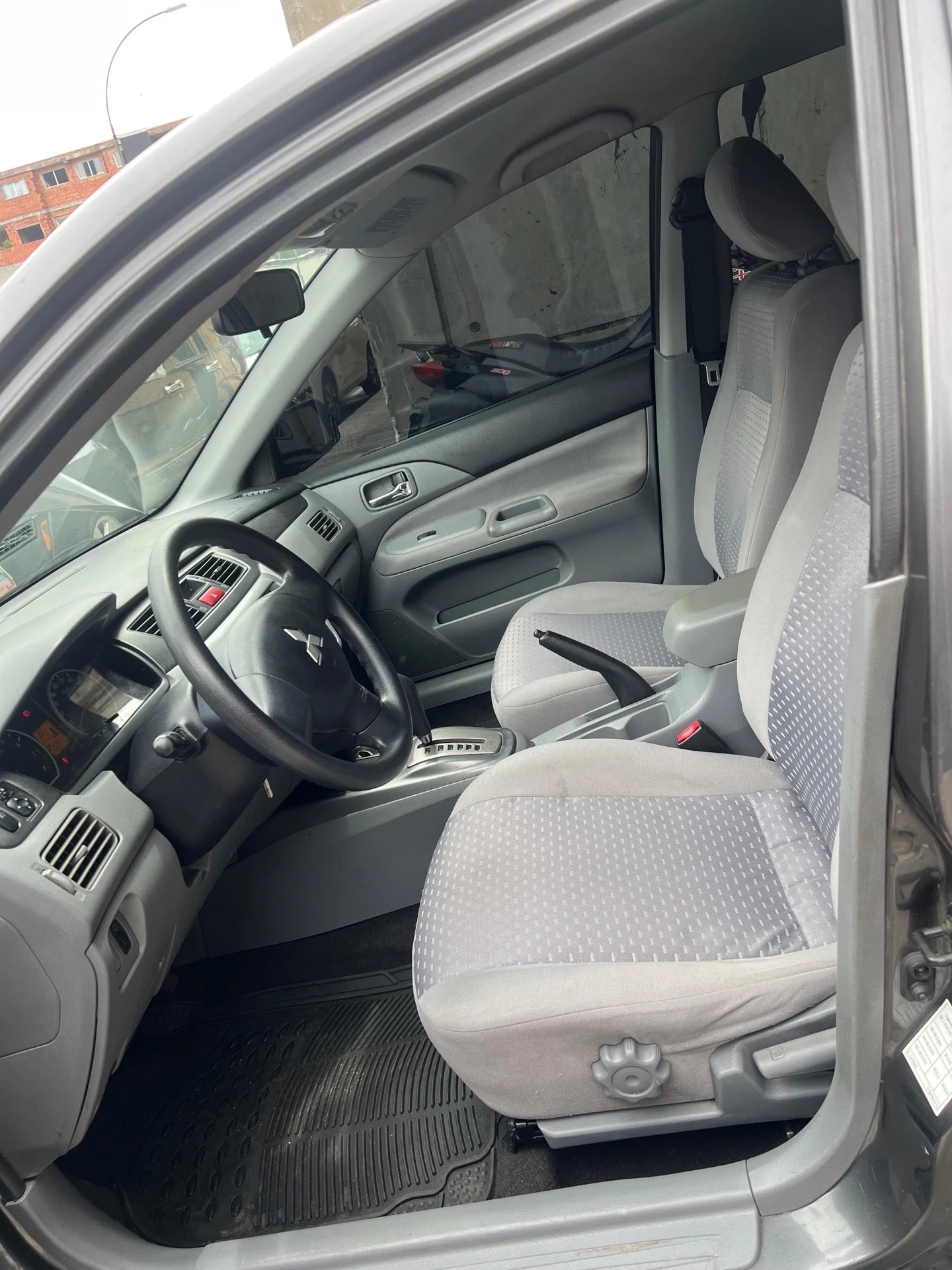 2011 Mitsubishi Lancer GLX — foto 6