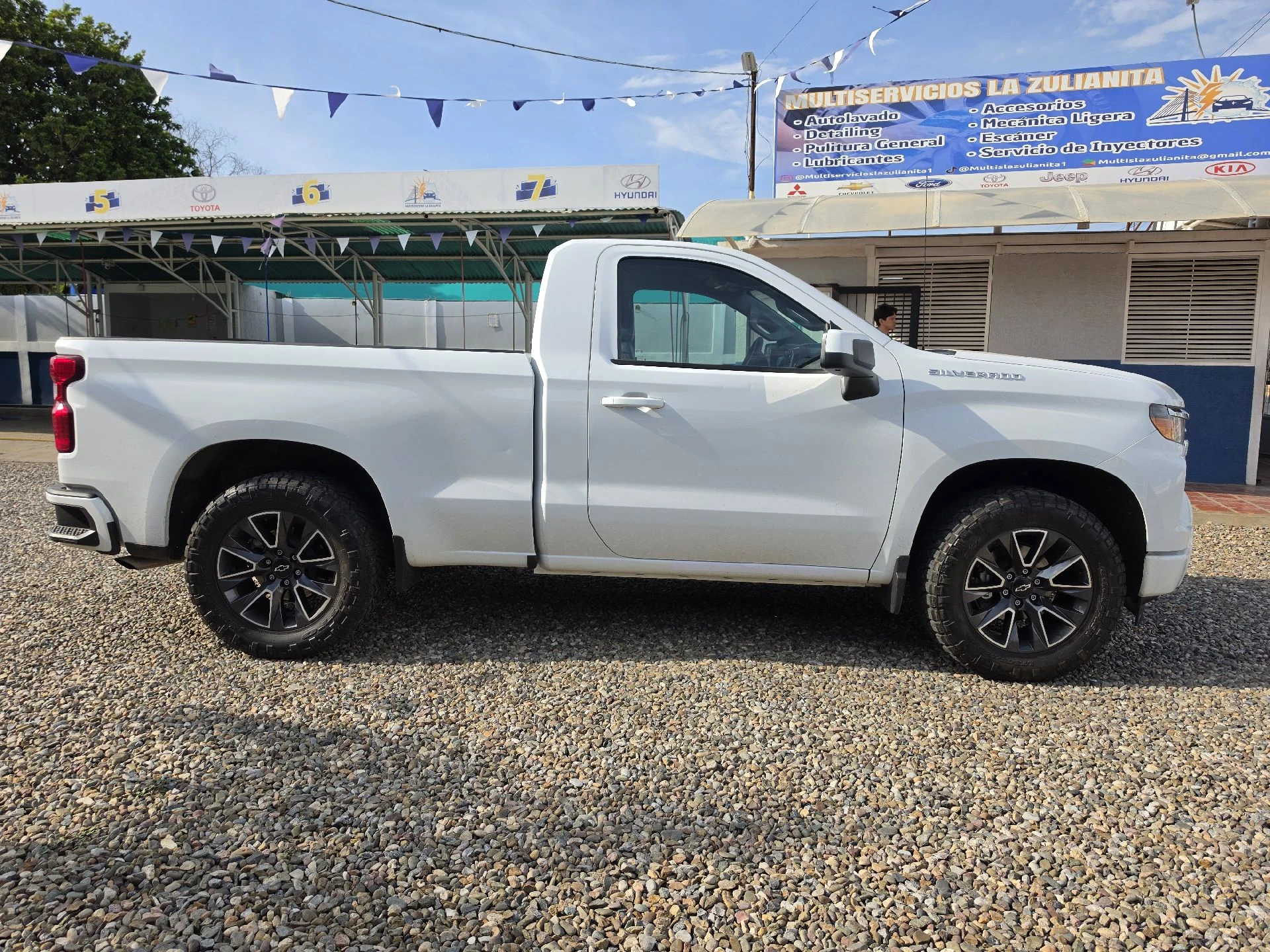 2023 Chevrolet Silverado Pickup — foto 3