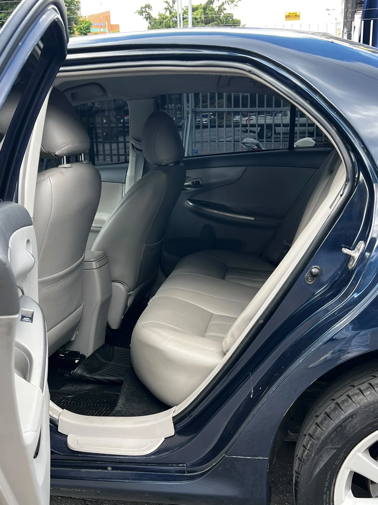 2010 Toyota Corolla GLI — foto 5