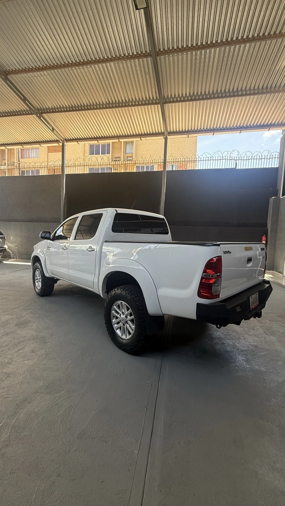 2016 Toyota Hilux Kavak — foto 14
