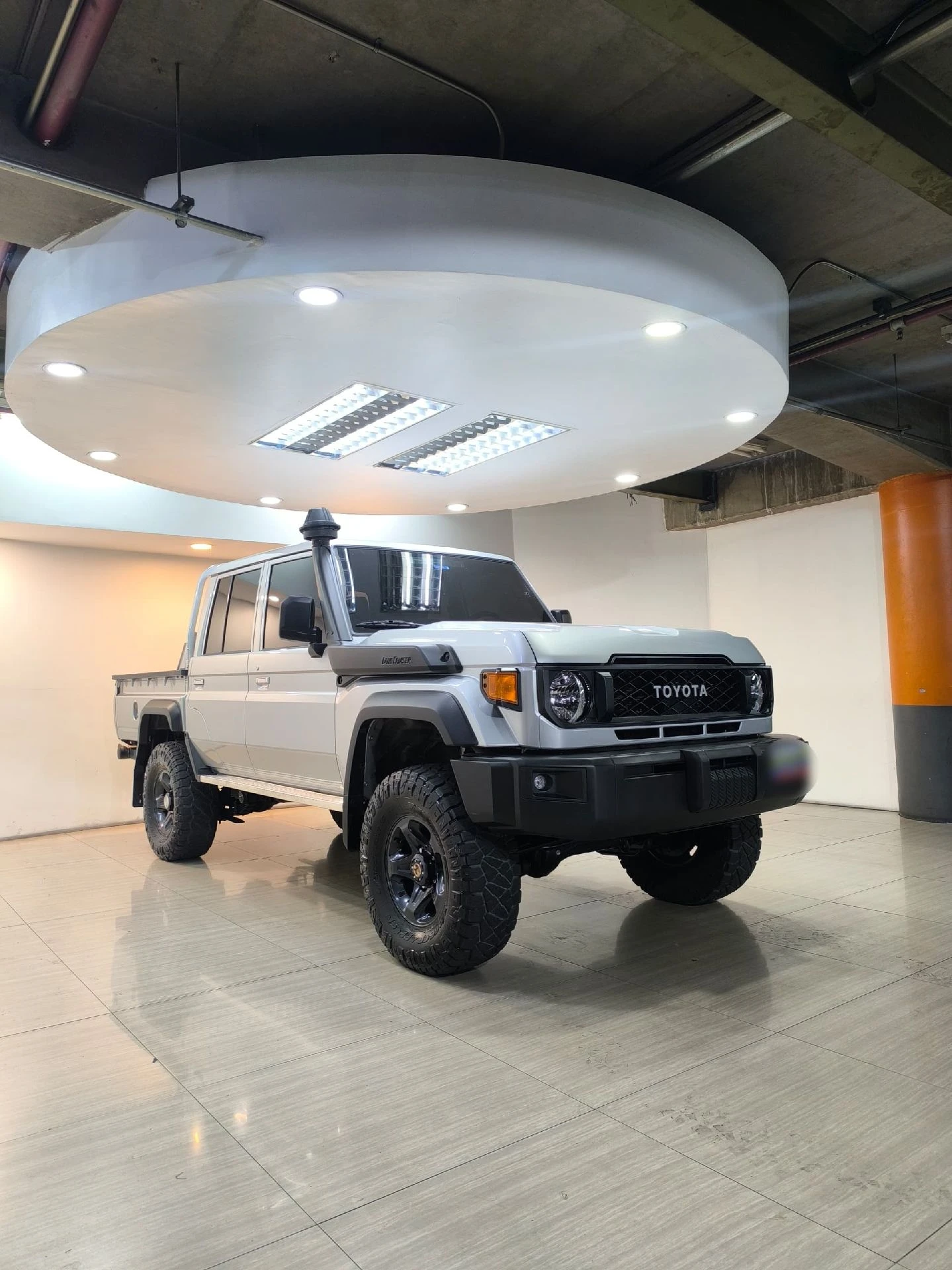 2025 Toyota Land Cruiser Pickup 70Th hembrita — foto 3