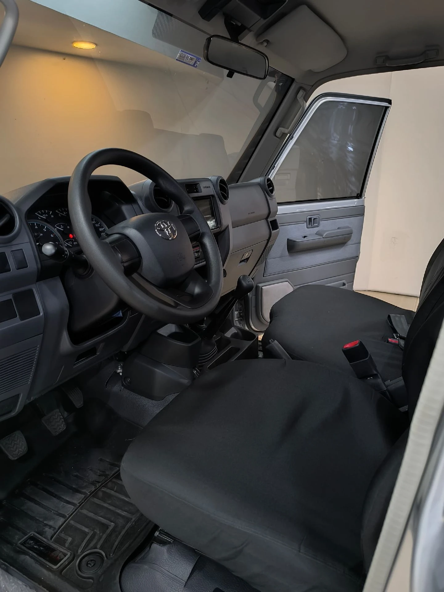 2025 Toyota Land Cruiser Pickup 70Th hembrita — foto 12