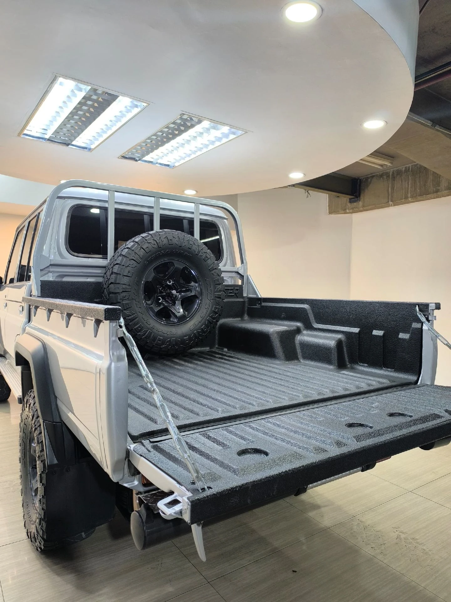 2025 Toyota Land Cruiser Pickup 70Th hembrita — foto 11
