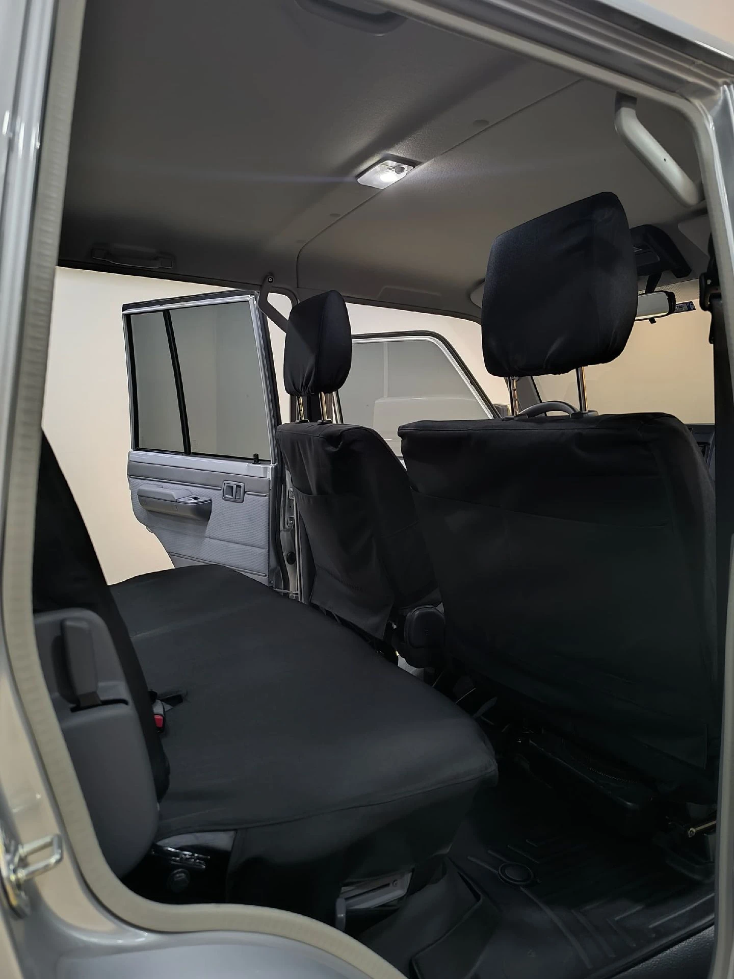 2025 Toyota Land Cruiser Pickup 70Th hembrita — foto 13
