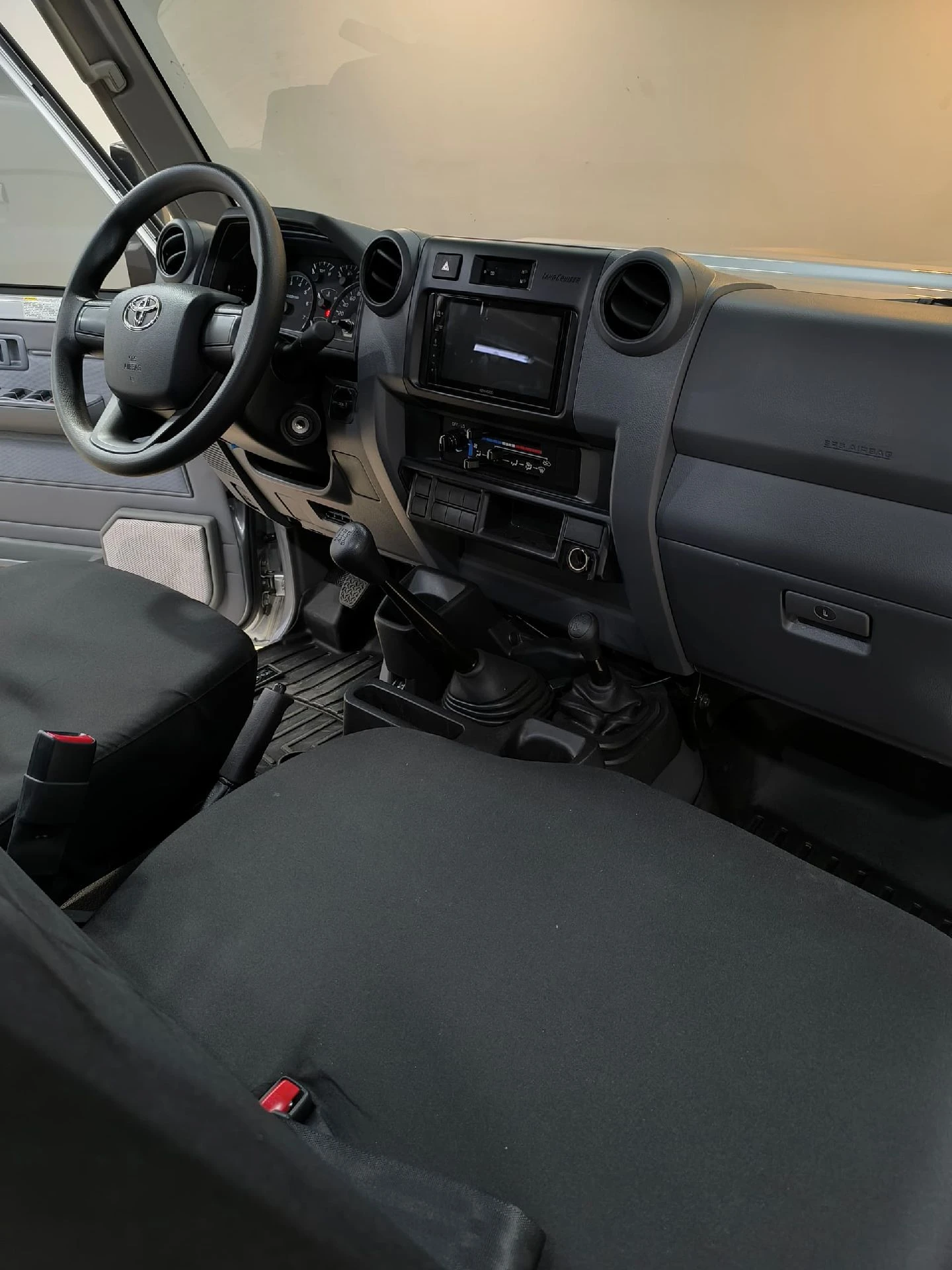2025 Toyota Land Cruiser Pickup 70Th hembrita — foto 14