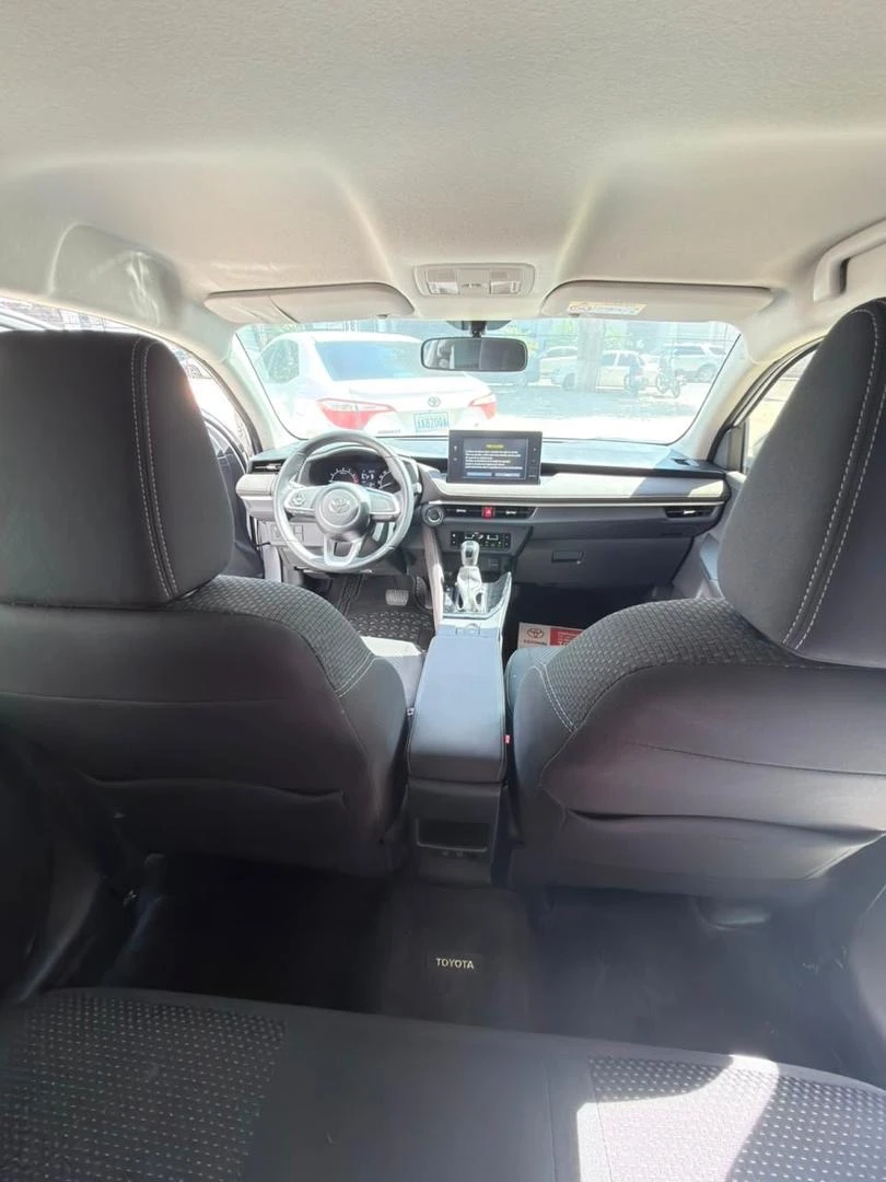 2025 Toyota Yaris E — foto 2
