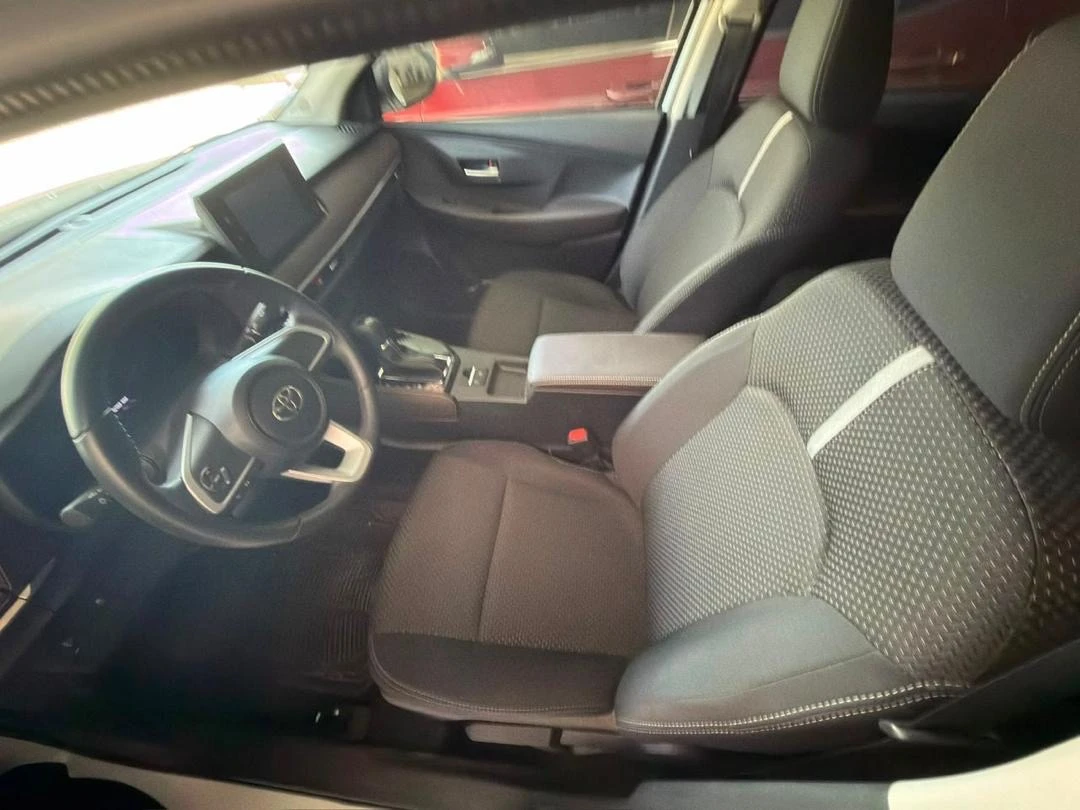 2025 Toyota Yaris E — foto 4