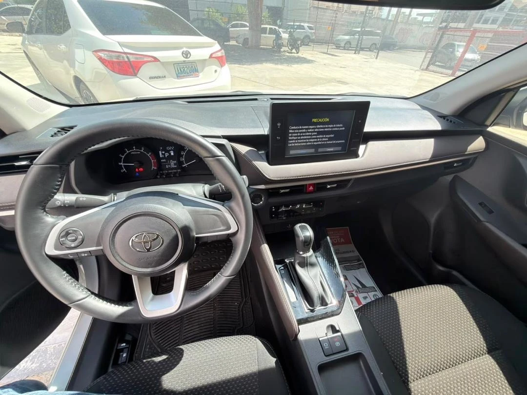2025 Toyota Yaris E — foto 3