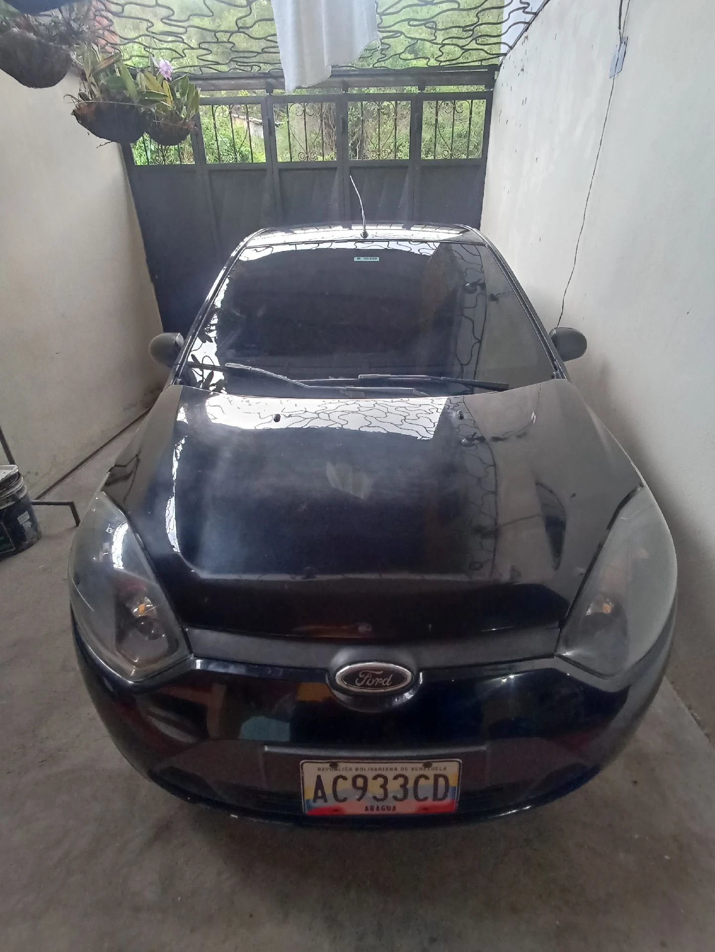 2012 Ford Fiesta Sedán — foto 2
