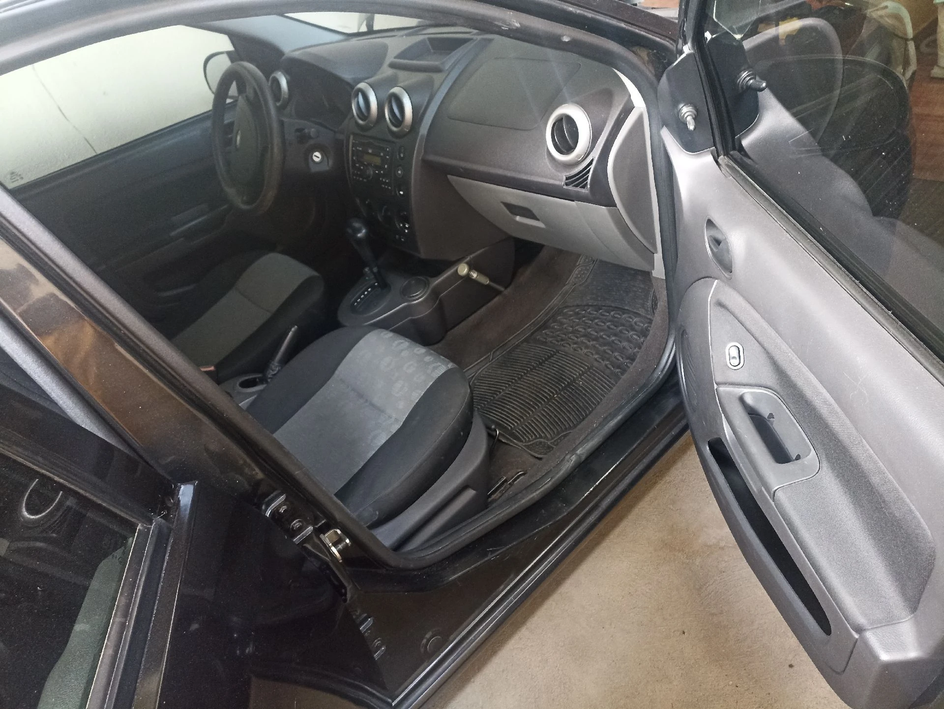 2012 Ford Fiesta Sedán — foto 15