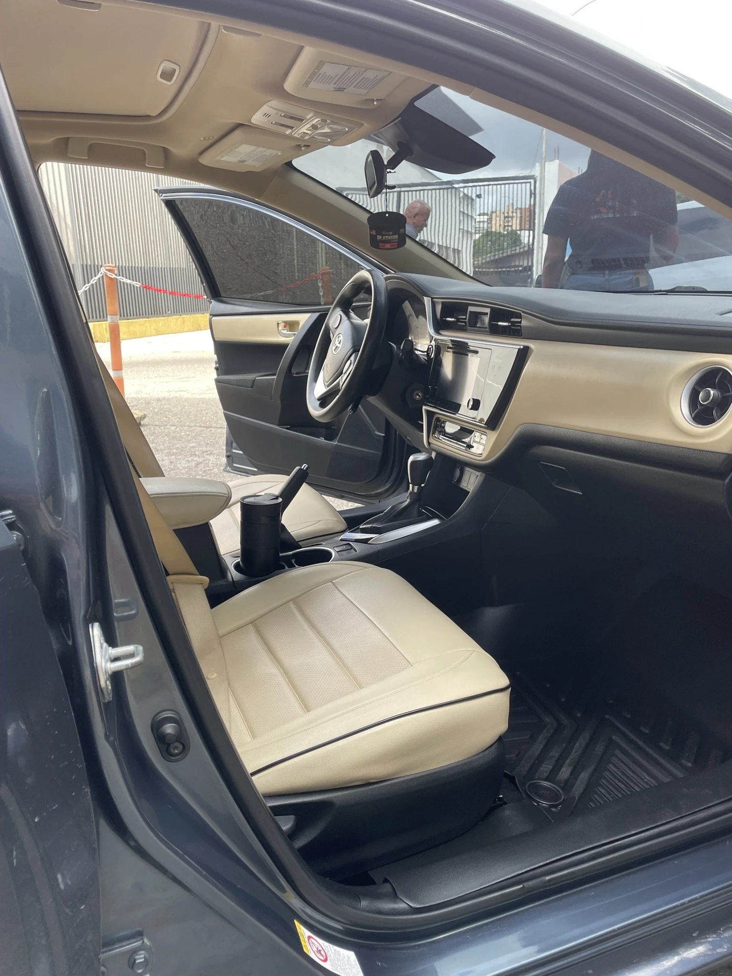 2017 Toyota Corolla LE — foto 16
