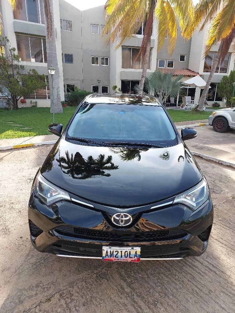 2017 Toyota RAV4 LE — foto 2