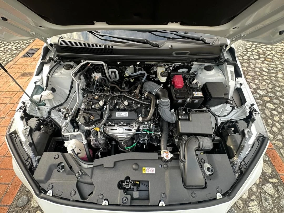 2025 Toyota Yaris Sedán E — foto 3
