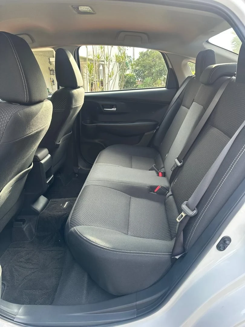 2025 Toyota Yaris Sedán E — foto 7