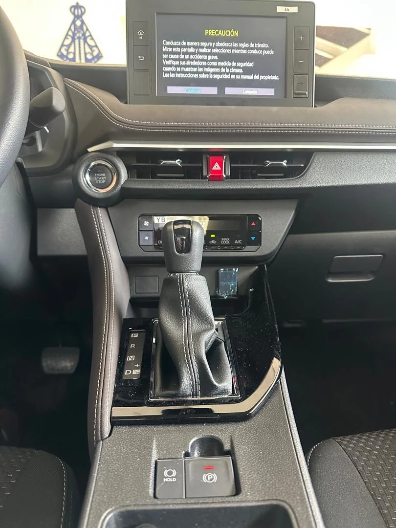 2025 Toyota Yaris Sedán E — foto 9