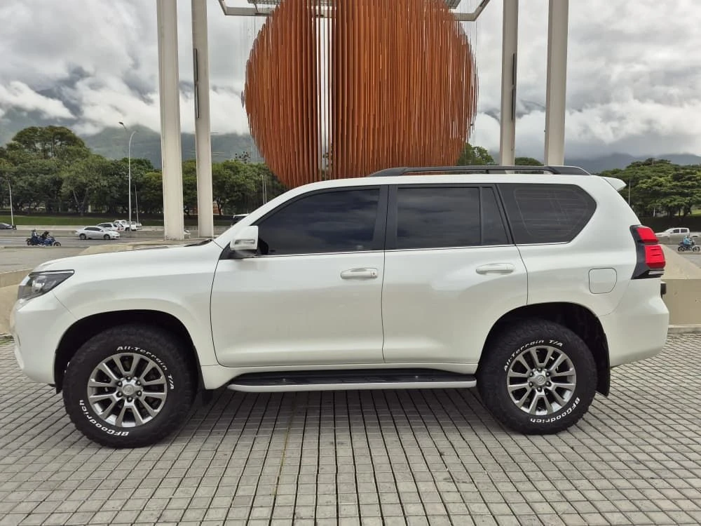 2020 Toyota Land Cruiser VX — foto 3