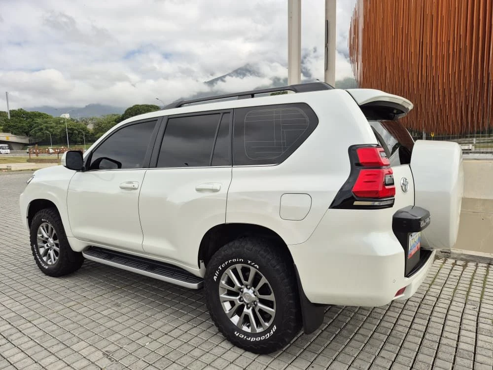 2020 Toyota Land Cruiser VX — foto 10