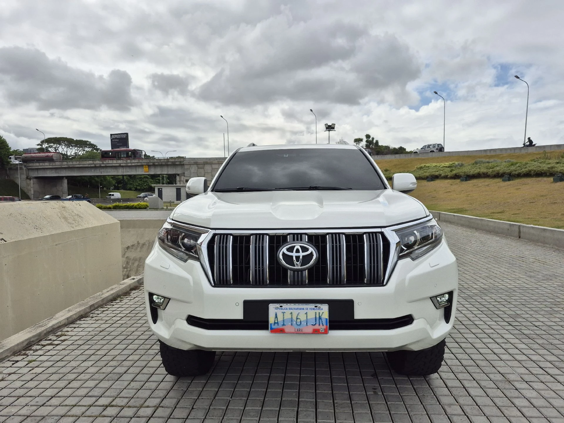 2020 Toyota Land Cruiser VX — foto 13