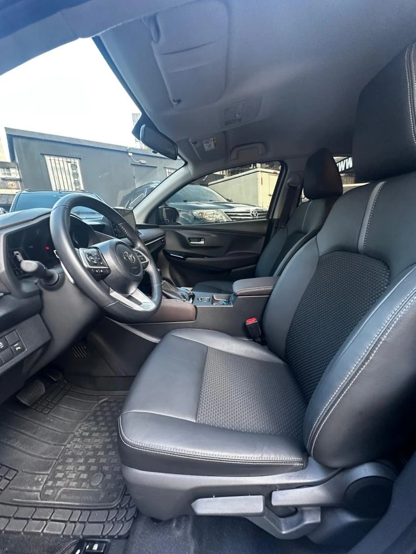 2024 Toyota Yaris Sedán G — foto 4